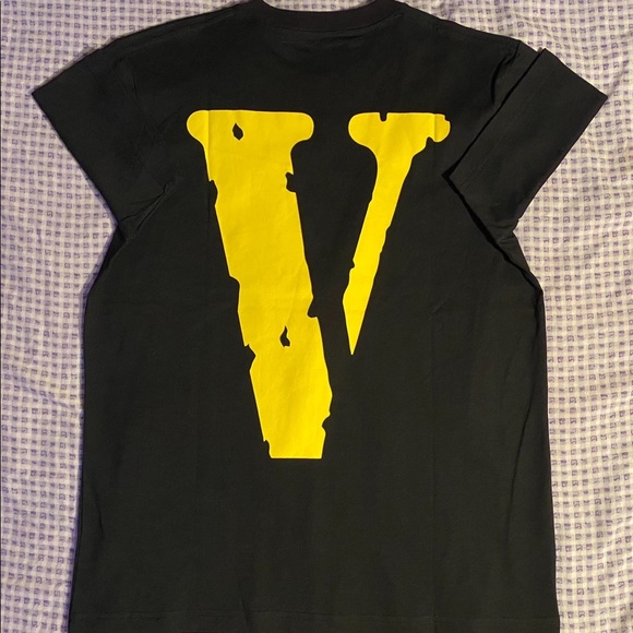 VLONE Yellow lettering size medium worn once - Picture 3 of 5